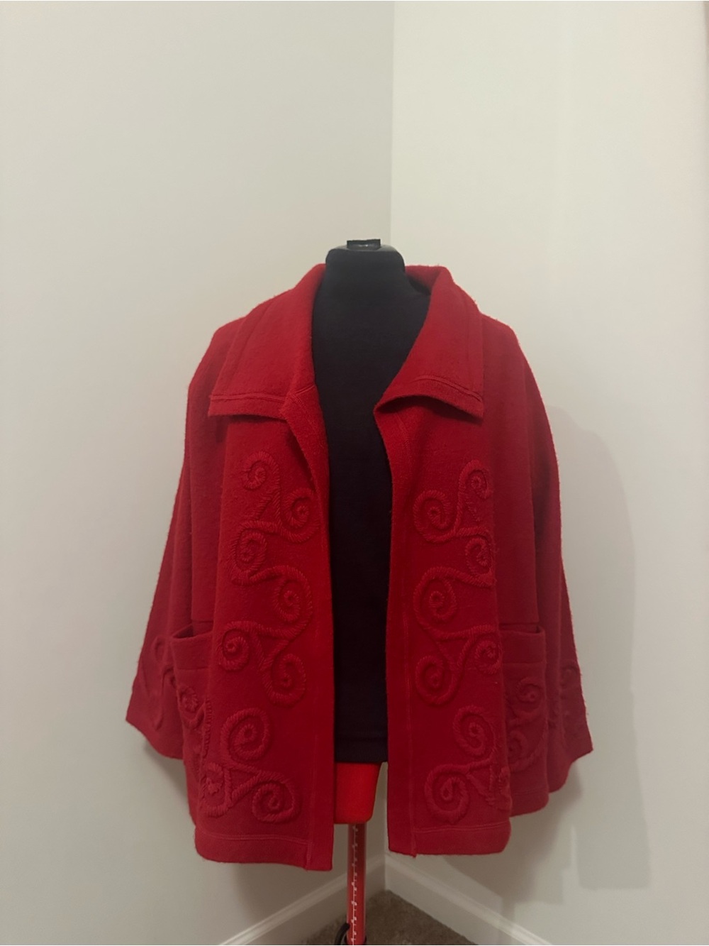Carraig Donn Ireland wool Red Embroidered Open-Front Women's cardigan